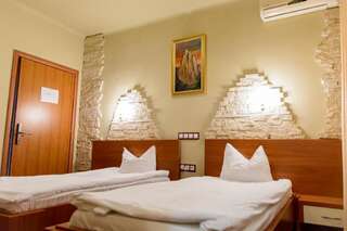 Отель Hotel Sun Garden Турда Двухместный номер с 2 отдельными кроватями - Подходит для гостей с ограниченными физическими возможностями-2